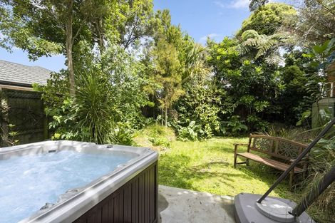 Photo of property in 4 Robert Grove, Paraparaumu, 5032