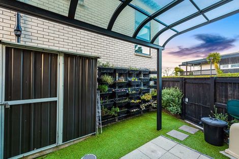 Photo of property in 2 Wharara Lane, Massey, Auckland, 0614