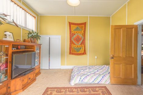 Photo of property in 13 Hawkhurst Road, Lyttelton, 8082