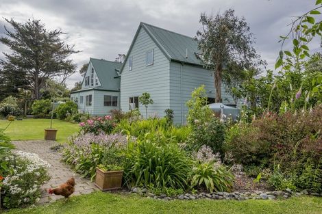 Photo of property in 21 Atkinson Avenue, Otaki Beach, Otaki, 5512