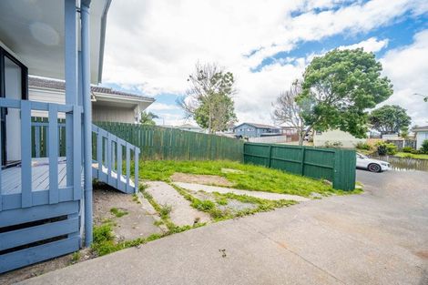 Photo of property in 2/15 Secretariat Place, Randwick Park, Auckland, 2105
