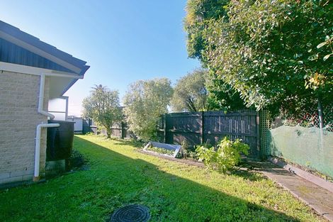 Photo of property in 2/13 Frank Evans Place, Henderson, Auckland, 0610