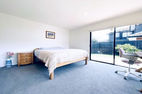 Photo of property in 21a Eastern Beach Road, Eastern Beach, Auckland, 2012