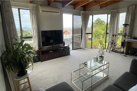 Photo of property in 2/191 Glenfield Road, Hillcrest, Auckland, 0627