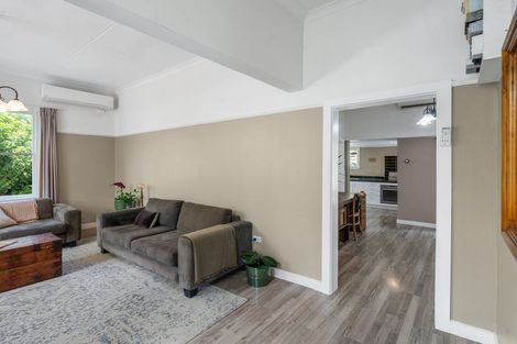 Photo of property in 19 Hawkhurst Road, Lyttelton, 8082