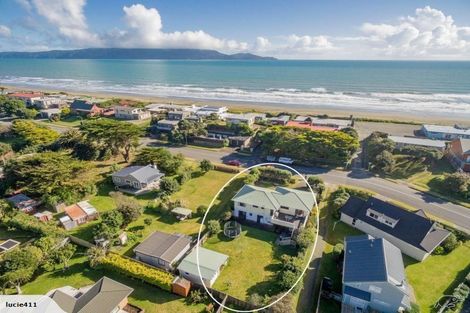 Photo of property in 104 Tutere Street, Waikanae Beach, Waikanae, 5036