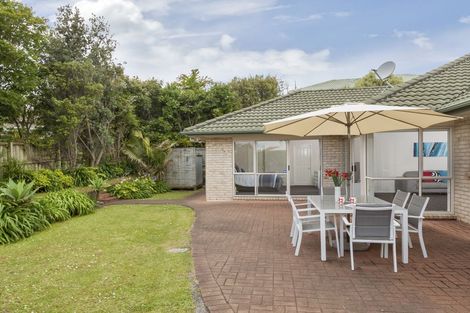 Photo of property in 27 Corta Bella Place, Golflands, Auckland, 2013
