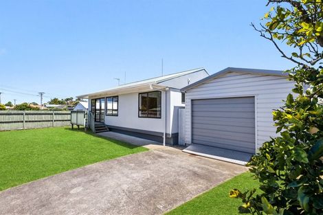 Photo of property in 26 Ward Crescent, Te Atatu Peninsula, Auckland, 0610