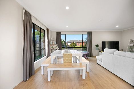 Photo of property in 4 Azure Place, Huntington, Hamilton, 3210