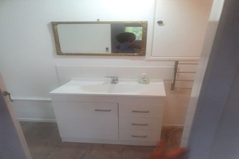 Photo of property in 102 Saddleback Rise, Murrays Bay, Auckland, 0630