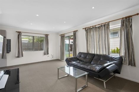 Photo of property in 22 Glennandrew Drive, Half Moon Bay, Auckland, 2012