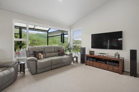 Photo of property in 1 Peregrine Place, Kinloch, Taupo, 3377