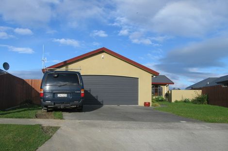 Photo of property in 112 Ruapehu Drive, Fitzherbert, Palmerston North, 4410