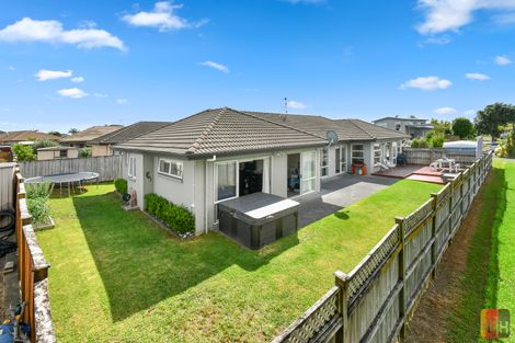 Photo of property in 50 Stranraer Crescent, Wattle Downs, Auckland, 2103