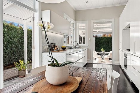 Photo of property in 2/70 Princes Street, Northcote Point, Auckland, 0627