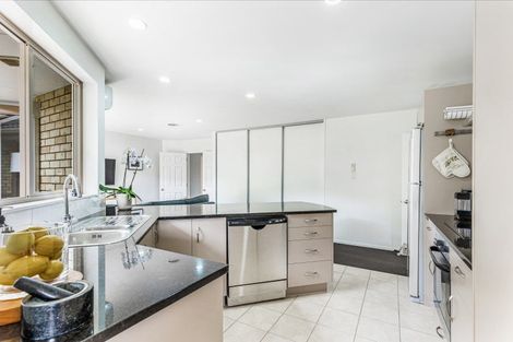 Photo of property in 23 Henry Partington Place, Greenhithe, Auckland, 0632
