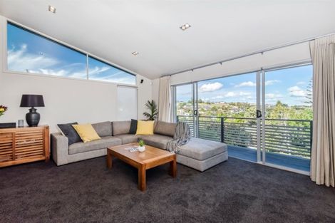 Photo of property in 42 Ravenwood Drive, Forrest Hill, Auckland, 0620