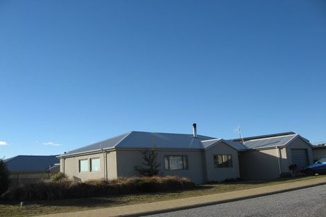 Photo of property in 3 Mcleod Avenue, Wanaka, 9305