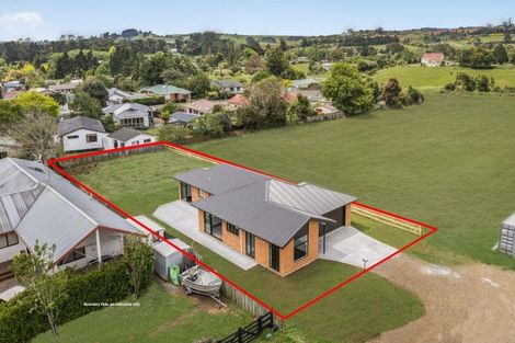 Photo of property in 17 Coolen Place, Tuakau, 2121