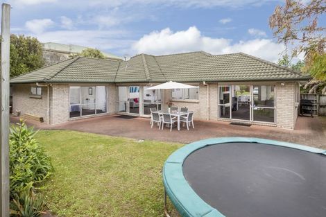 Photo of property in 27 Corta Bella Place, Golflands, Auckland, 2013