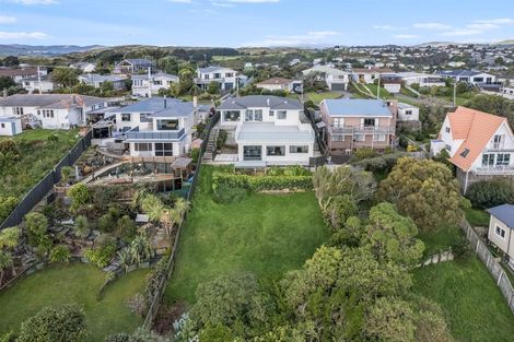 Photo of property in 27 Herewini Street, Titahi Bay, Porirua, 5022