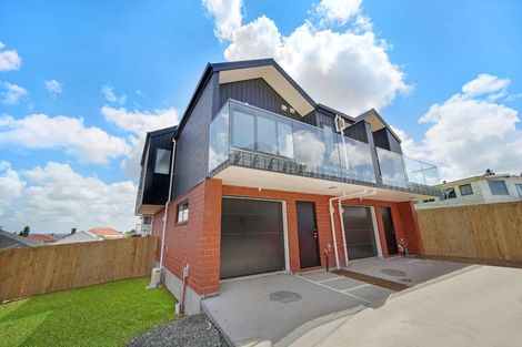 Photo of property in 5/233 Great North Road, Henderson, Auckland, 0612