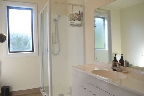 Photo of property in 15 Creswick Terrace, Northland, Wellington, 6012