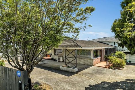 Photo of property in 1 Pleasant Road, Glen Eden, Auckland, 0602