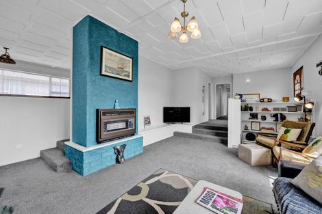 Photo of property in 15 Kauri Street, Inglewood, 4330