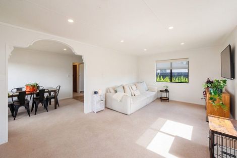 Photo of property in 35 Acacia Street, Kelvin Grove, Palmerston North, 4414