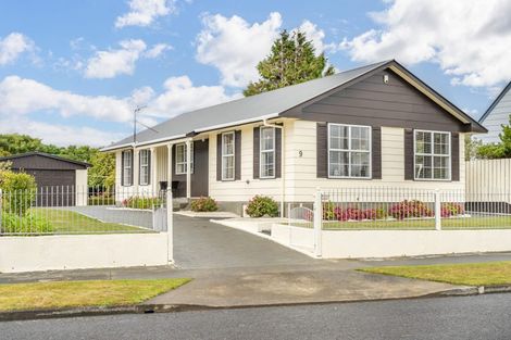 Photo of property in 9 Shaftesbury Grove, Stokes Valley, Lower Hutt, 5019