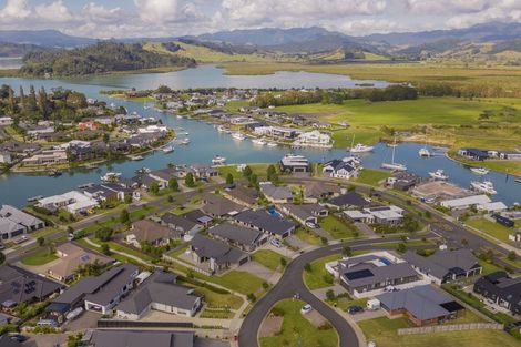 Photo of property in 10 Topping Place, Whitianga, 3510