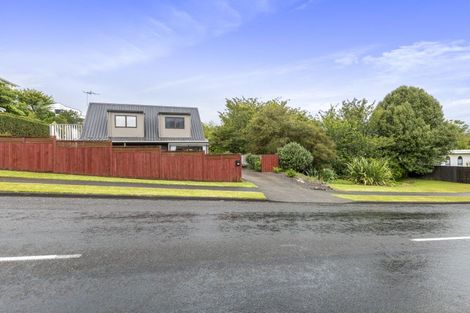 Photo of property in 92 Heta Road, Highlands Park, New Plymouth, 4312