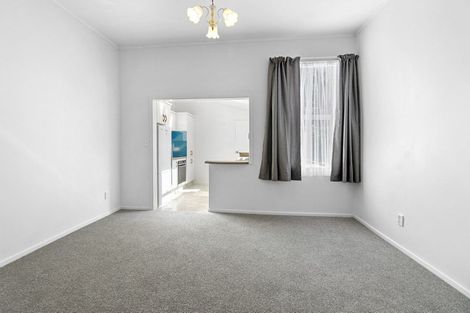 Photo of property in 90 Eden Street, Island Bay, Wellington, 6023