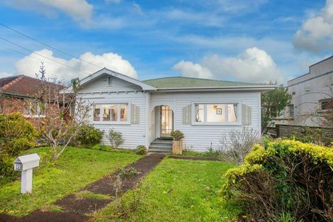 Photo of property in 16 Pasadena Avenue, Point Chevalier, Auckland, 1022