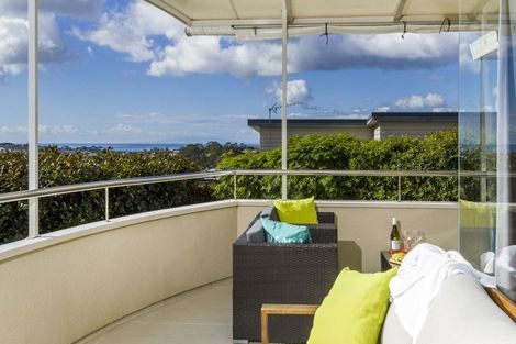 Photo of property in 3/133 Carlisle Road, Northcross, Auckland, 0632