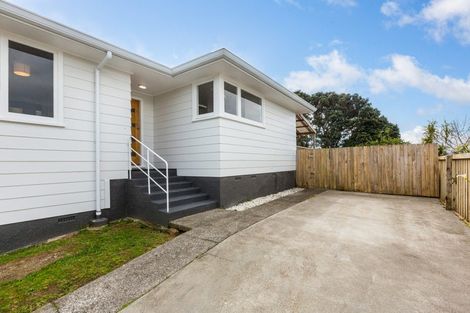 Photo of property in 32 Beauzami Crescent, Ascot Park, Porirua, 5024