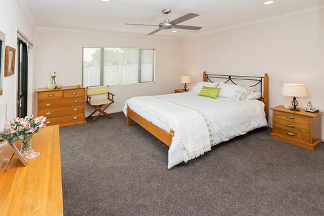 Photo of property in 20 Moyrus Crescent, East Tamaki Heights, Auckland, 2016