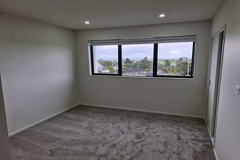 Photo of property in 16a Hobsonville Road, West Harbour, Auckland, 0618