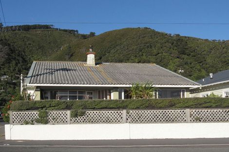 Photo of property in 115 Marine Parade, Eastbourne, Lower Hutt, 5013