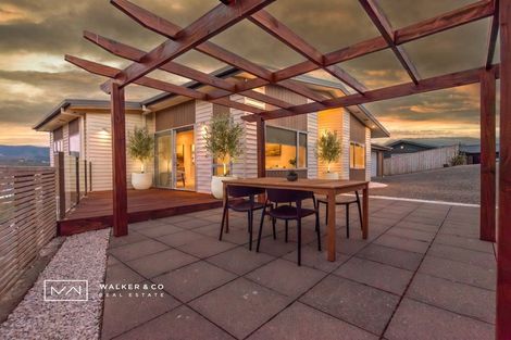 Photo of property in 25a Riverstone Drive, Riverstone Terraces, Upper Hutt, 5018
