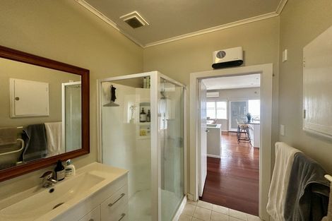 Photo of property in 2/26 Dallinghoe Crescent, Milford, Auckland, 0620