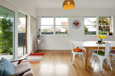 Photo of property in 139 Williams Street, Cambridge, 3434