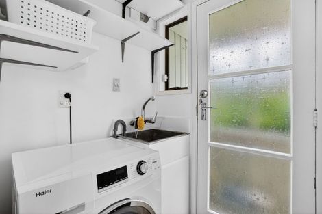 Photo of property in 2/39 Brunton Place, Glenfield, Auckland, 0629