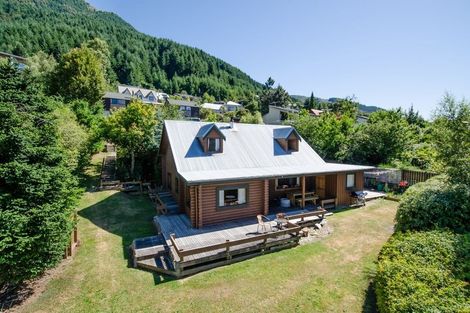 Photo of property in 16 Wye Place, Fernhill, Queenstown, 9300
