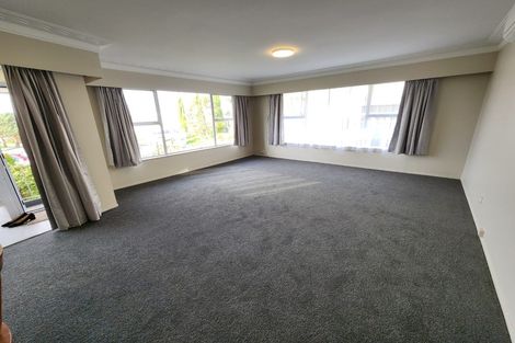 Photo of property in 8 Hillary Heights Avenue, Glendene, Auckland, 0602