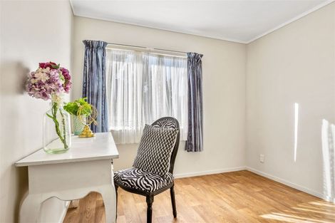 Photo of property in 18 Kearney Place, Massey, Auckland, 0614