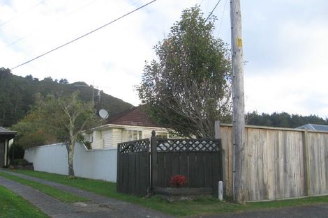 Photo of property in 22 Poole Crescent, Wainuiomata, Lower Hutt, 5014