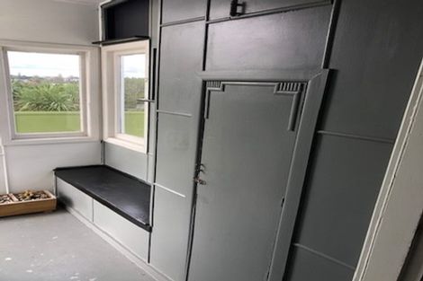 Photo of property in 51 Onewa Road, Northcote, Auckland, 0627