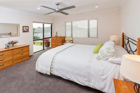 Photo of property in 20 Moyrus Crescent, East Tamaki Heights, Auckland, 2016